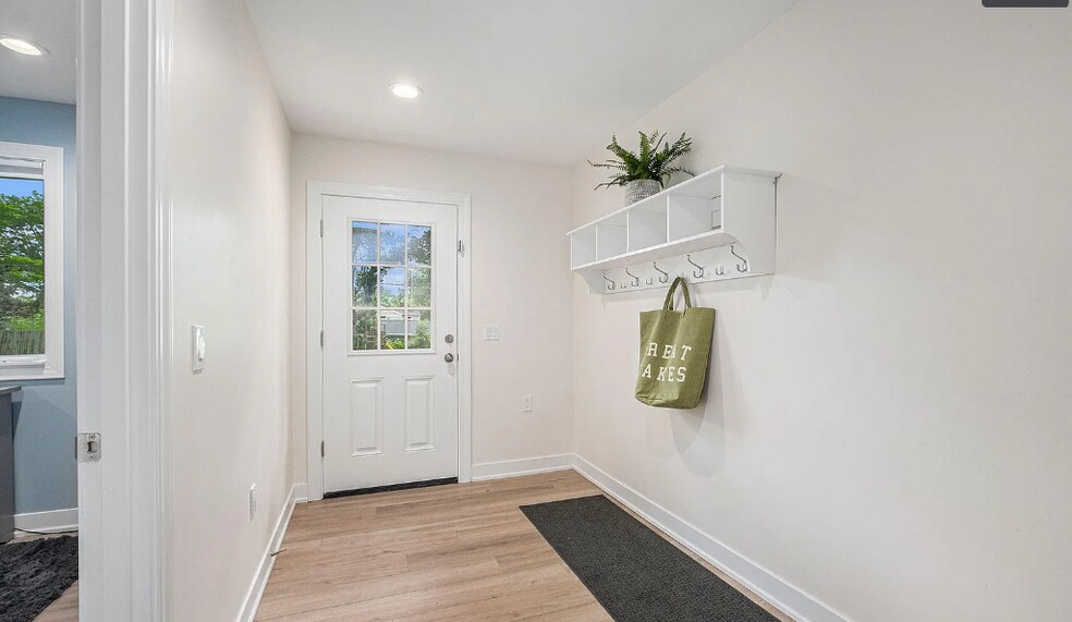 Building Photo - 2125 Englewood Dr SE