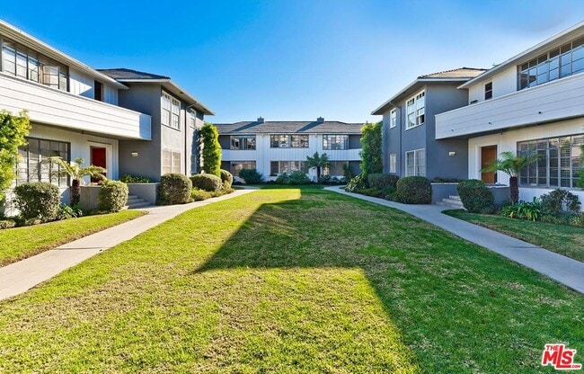 Building Photo - 5016 Clinton St