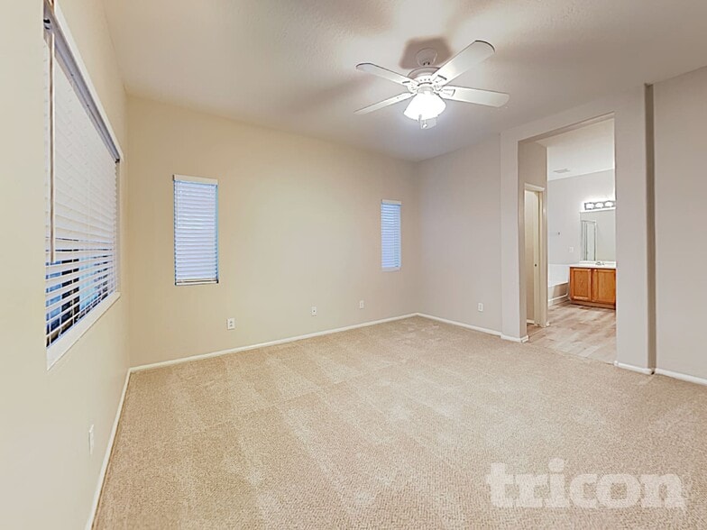 Building Photo - 13732 W Mauna Loa Ln