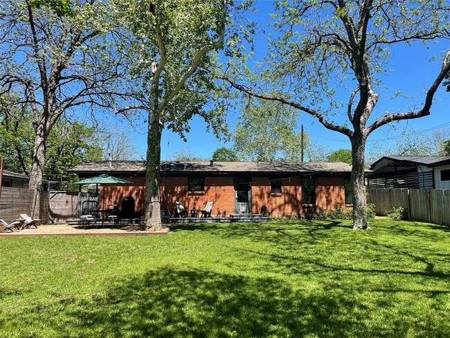 Building Photo - 1809 Forestglade Dr