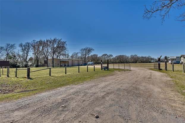 Building Photo - 24097 Hwy 6