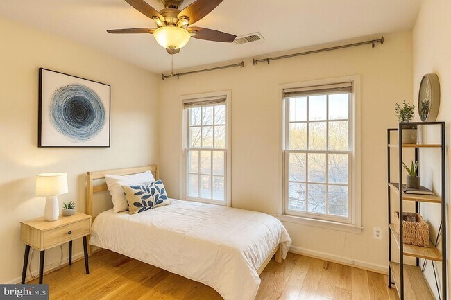 Building Photo - 819 Oak Knoll Terrace