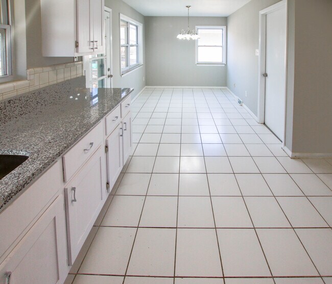 Building Photo - 1419 Drayton Ave