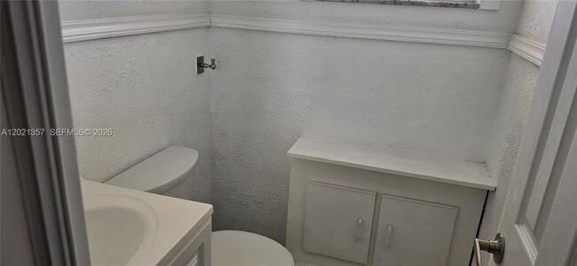 Building Photo - 20201 NE 29th Ct