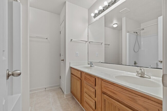 Building Photo - 403 Springwood Dr