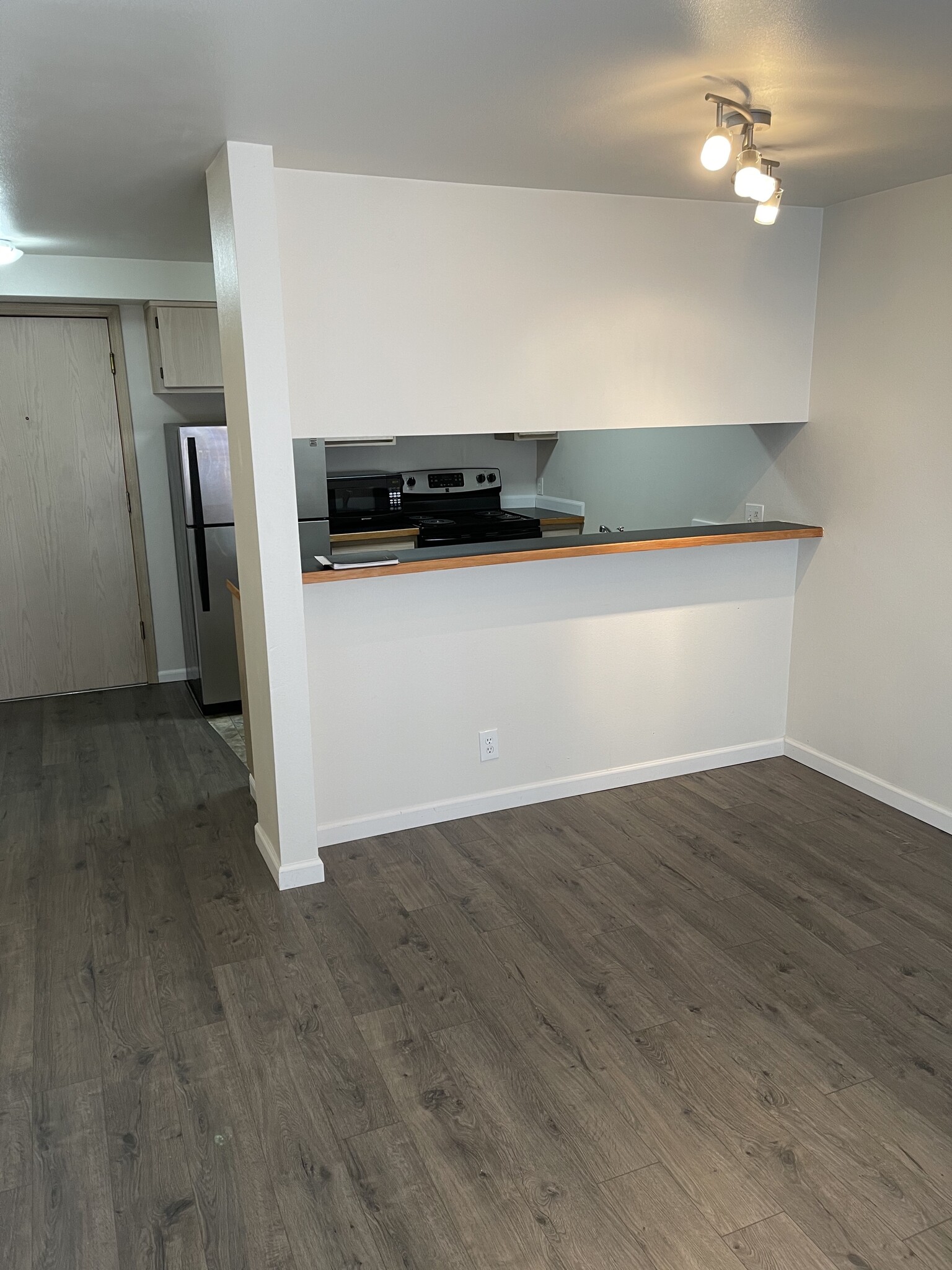 A different flooring option - 12329 Roosevelt Way NE