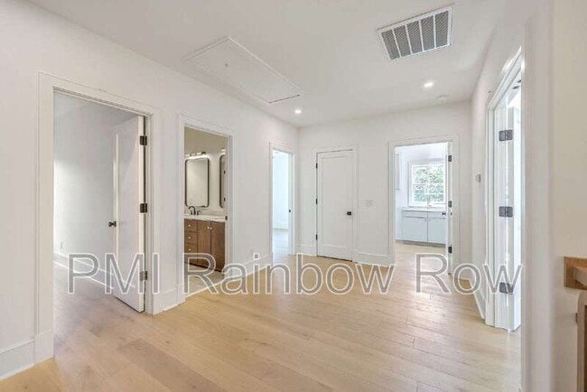 Building Photo - 755 Adluh St