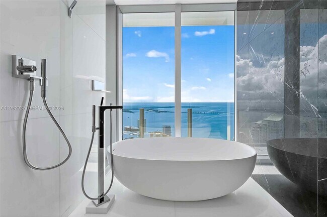 Building Photo - 300 Biscayne Blvd Way