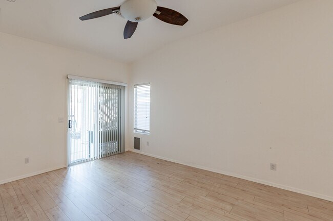 Building Photo - Beautiful 2 bedroom & 2 bath home in Desert Foothills Villas