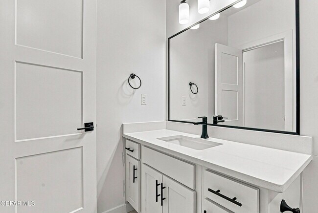 Building Photo - 13909 Paseo Perlas Dr