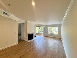 Building Photo - Cozy 2 Bedroom 1 Bath Unit