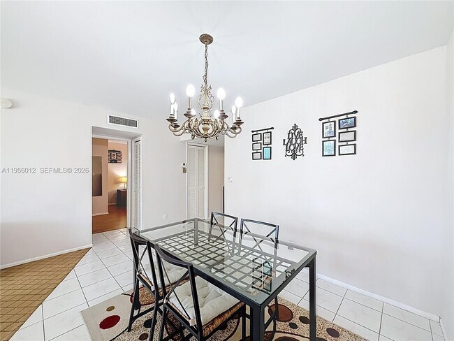 Building Photo - 605 Oaks Dr