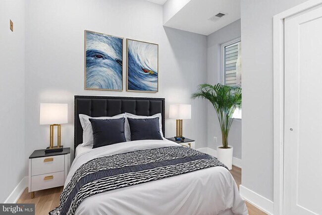 Building Photo - 2119 N Front St