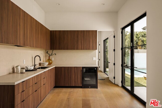 Building Photo - 4256 Camellia Ave