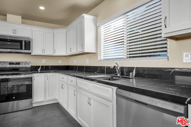 Building Photo - 5324 Weatherford Dr