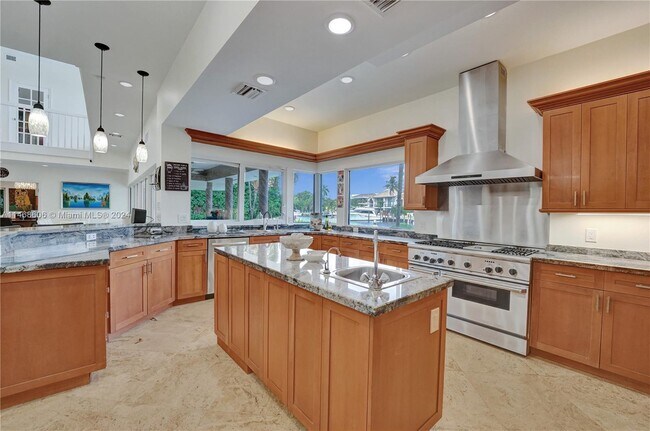 Building Photo - 1247 Seminole Dr