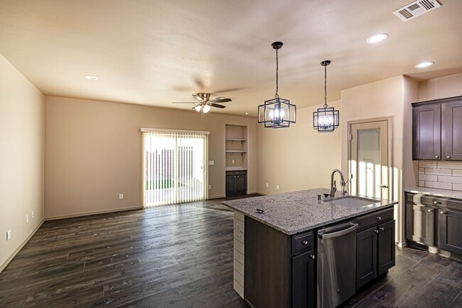 Building Photo - 901 Adams Ave