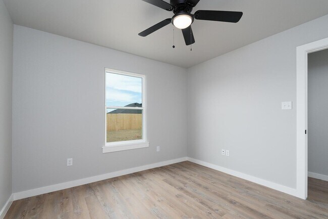 Building Photo - Stylish 3/2 Home with Open Concept Living — 15 Min to Stargate