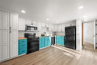 Building Photo - 4315 Ridgedale Ave