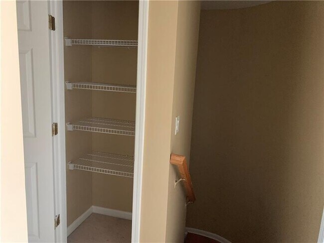 Building Photo - 6122 Deluna Way