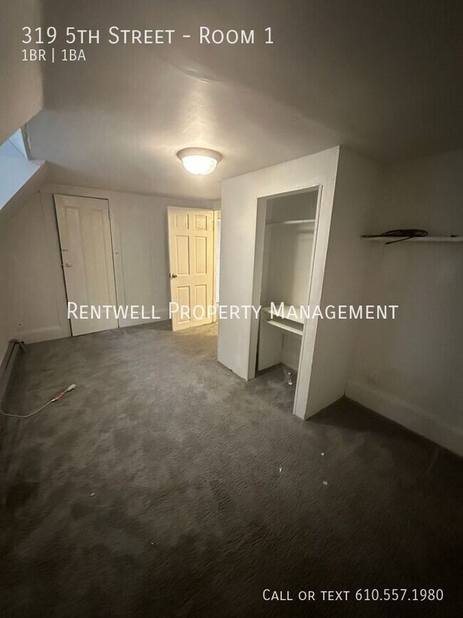 Building Photo - 319 5th St