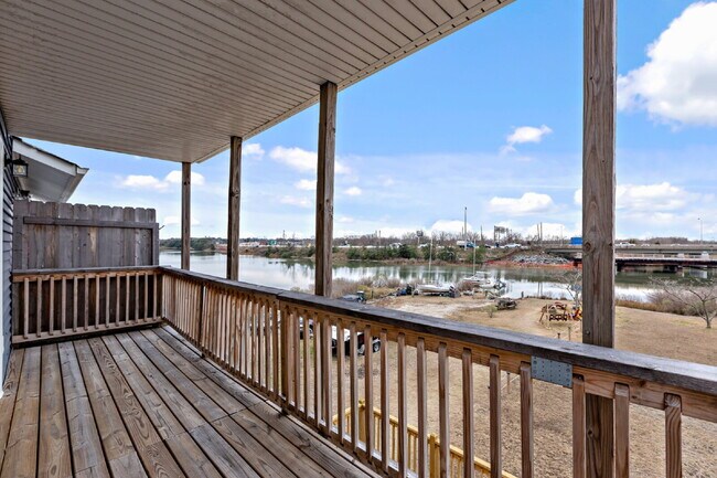 Building Photo - Beachside Living with Beautiful Water Views