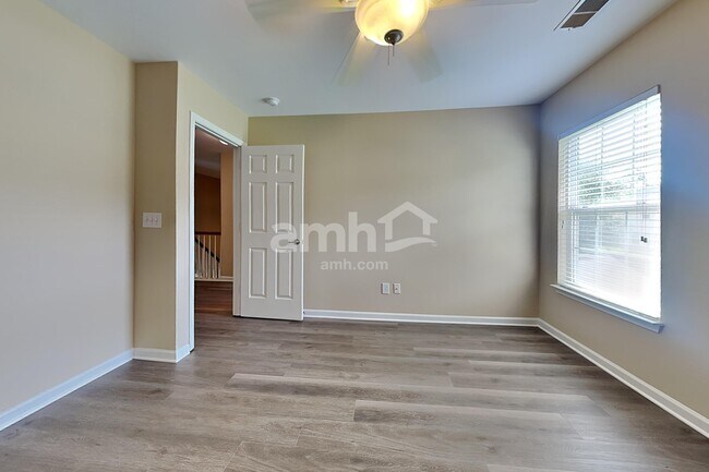 Building Photo - 111 Graduate Ln