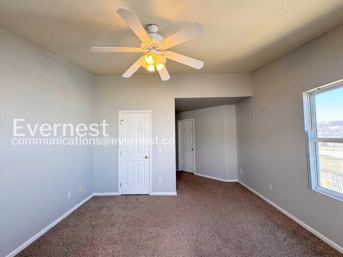Building Photo - 2040 Oakcrest Cir
