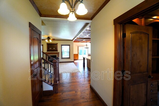Building Photo - 1921 W Aspen Creek Dr