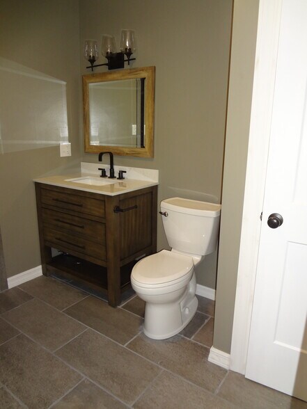 Building Photo - 711 E 3rd St