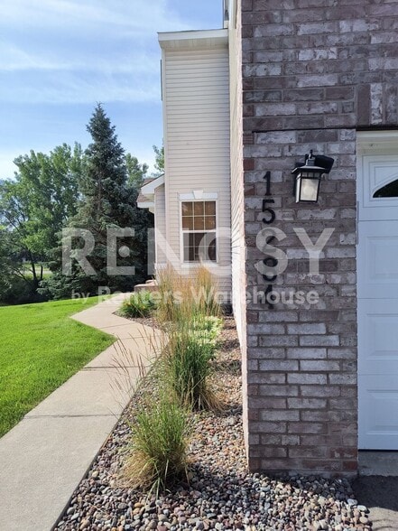 Building Photo - 15284 Florist Cir