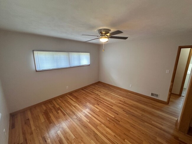 Building Photo - Louisville Farmhouse With Walkout basement