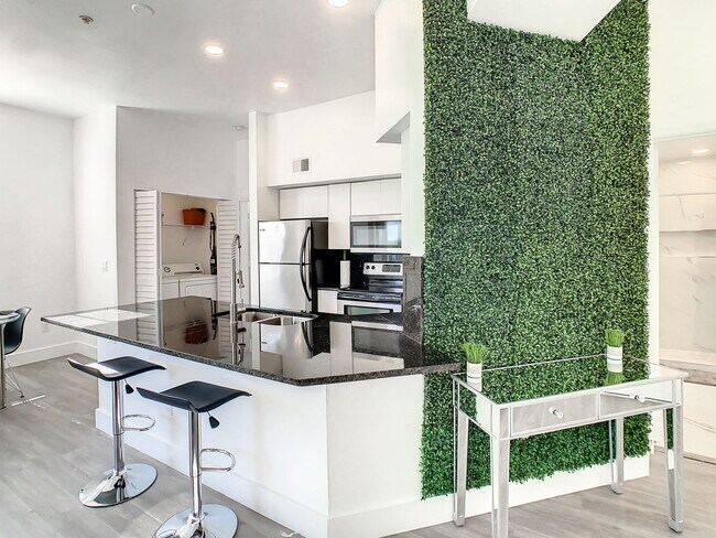 Building Photo - Westpointe Boulevard, Orlando, FL 32835 - 1 BR 1 BA condo