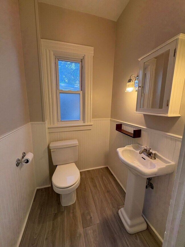 Building Photo - STUNNING Two Bedroom Single Family Home!