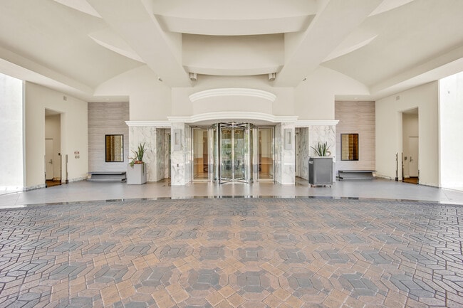 Building Photo - 2777 Paradise Rd