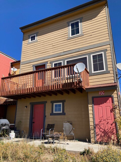 Building Photo - 813 Castello Ave