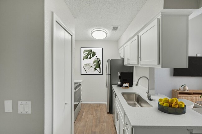 Building Photo - Walnut Creek @ 122