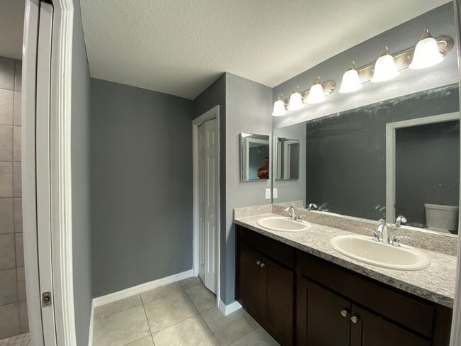 Building Photo - Beautiful Newer  Home - 3/2/2 **WON"T LAST**