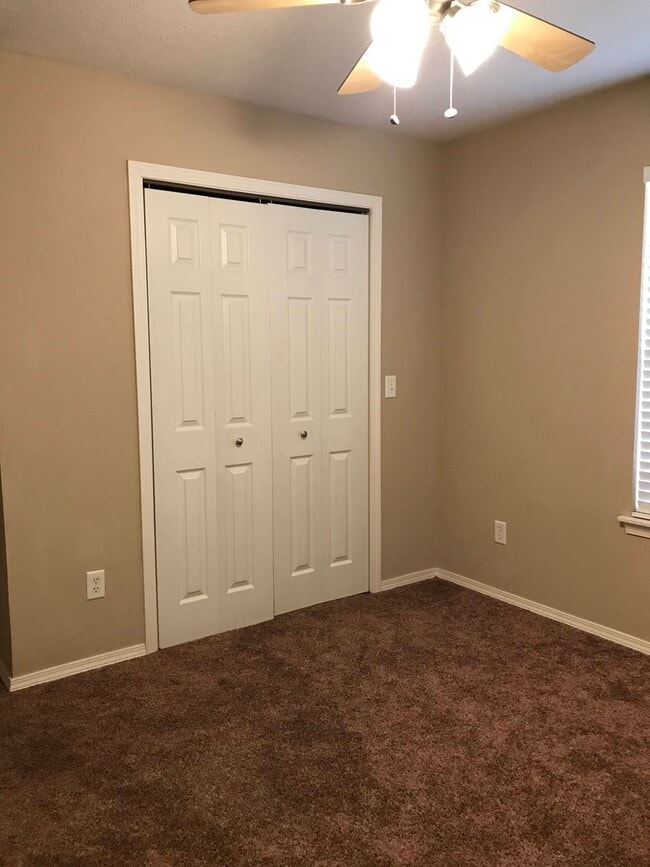 Building Photo - Executive Rental All Brick Home near South...