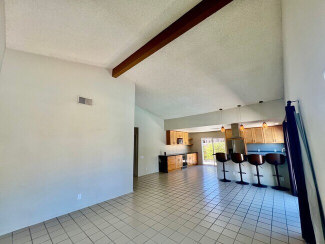 Building Photo - AVAILABLE NOW! 3 Bedroom 2 Bathroom POOL H...