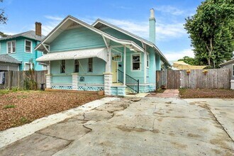 Building Photo - 1017 16th Ave S