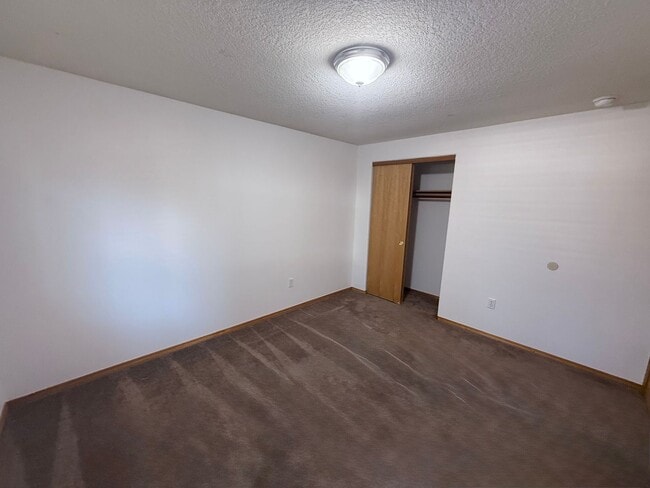 Building Photo - Spacious 3BD/2BA Home with Two-Car Garage,...