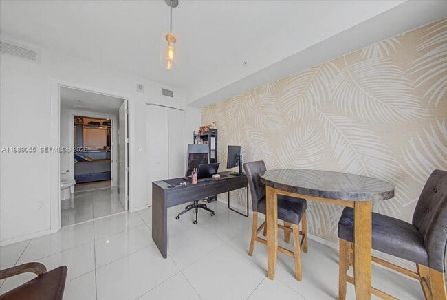 Building Photo - 5252 NW 85th Ave