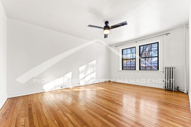 Building Photo - Spacious Condo with Office!