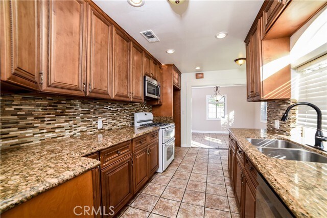 Building Photo - 623 N Nora Ave