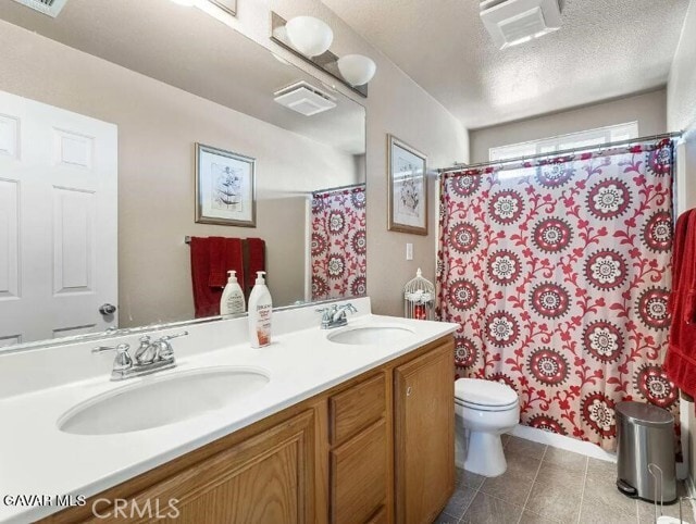 Building Photo - 2562 Kenwood Ct