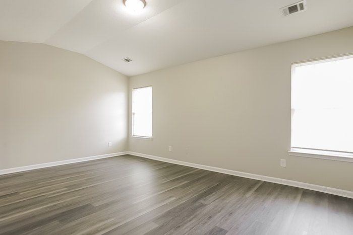 Building Photo - 815 Westlawn Dr