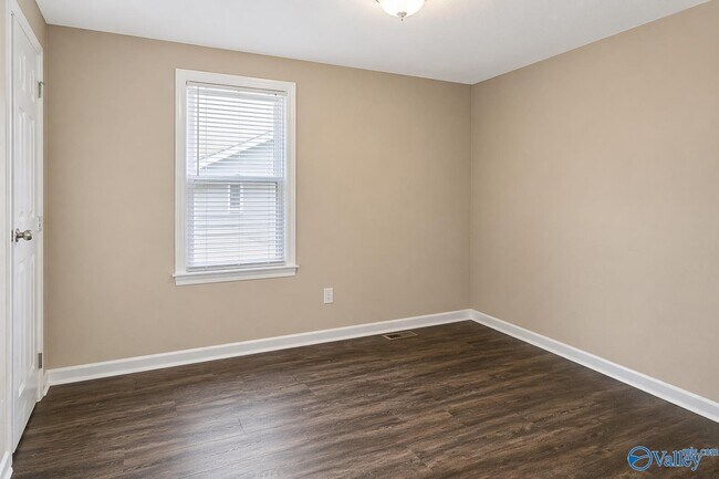 Building Photo - 3912 Pine Ave SW