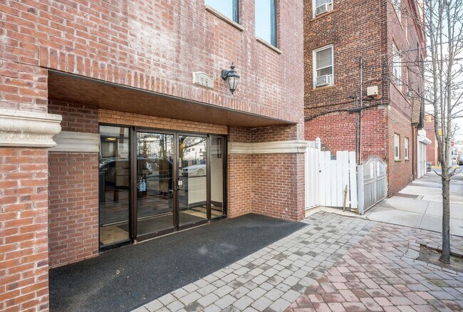 Building Photo - 135 38th St