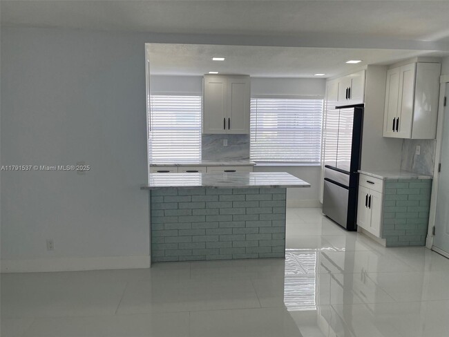 Building Photo - 98 Normandy Ln